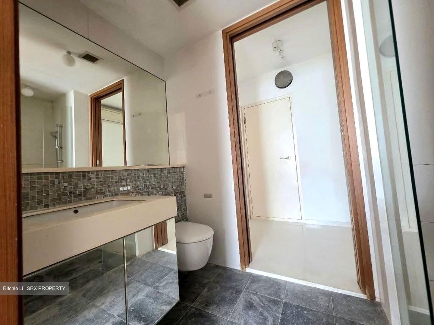 RV Suites (D10), Apartment #617680391